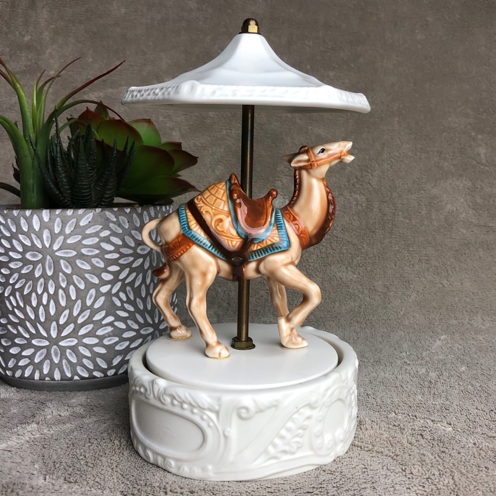 Vintage QuonQuon Evergreen Camel Musical Carousel